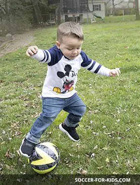11 simple tips for parent to insure their toddler has a blast playing soccer. How to get your 2 year old to love soccer
